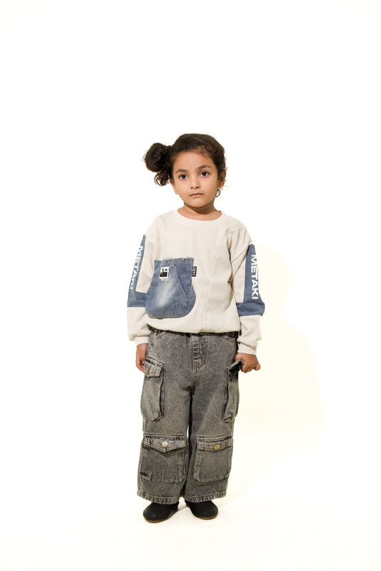 Oversize Unisex Beige Sweatshirt with Denim Pocket – Casual Streetwear